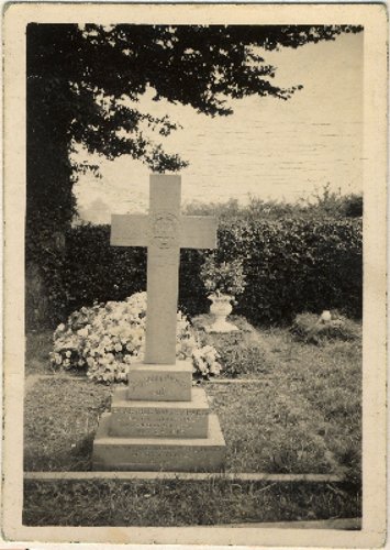 The grave of Private Arthur Walter Page in the old parish cemetery, Spratton